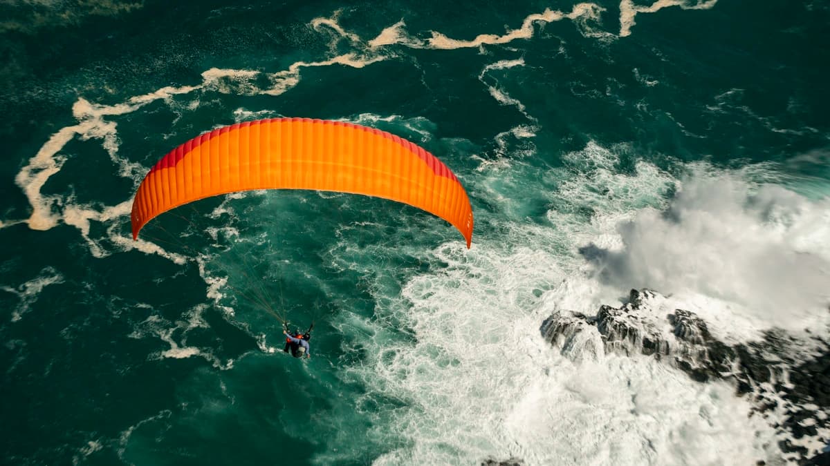Vol en parapente au-dessus du lagon de Saint-Leu, La Réunion