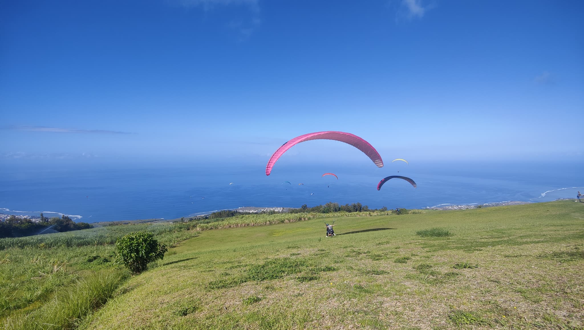 Paragliding takeoff in Réunion is at Colimaçon in Saint-Leu (800 meters above sea level)